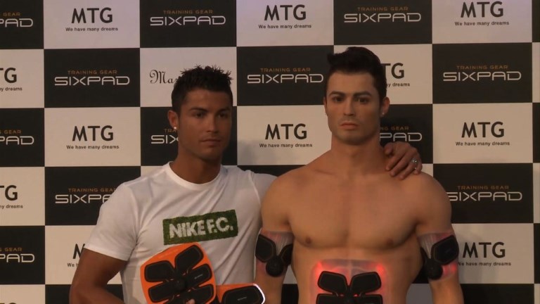 Video: Cristiano Ronaldo conoce a su ciber clon