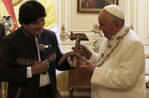 El crucifijo comunista que le regaló Evo al Papa (FOTO)