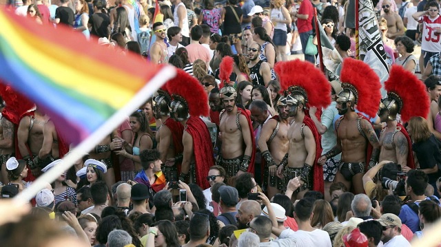 La Marcha del Orgullo Gay inundó Madrid (fotos + videos)