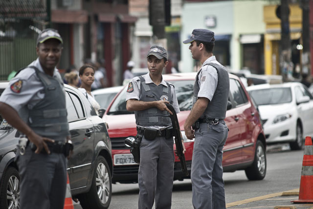 Emplearán policía militarizada en Sao Paulo para impedir servicio de Uber