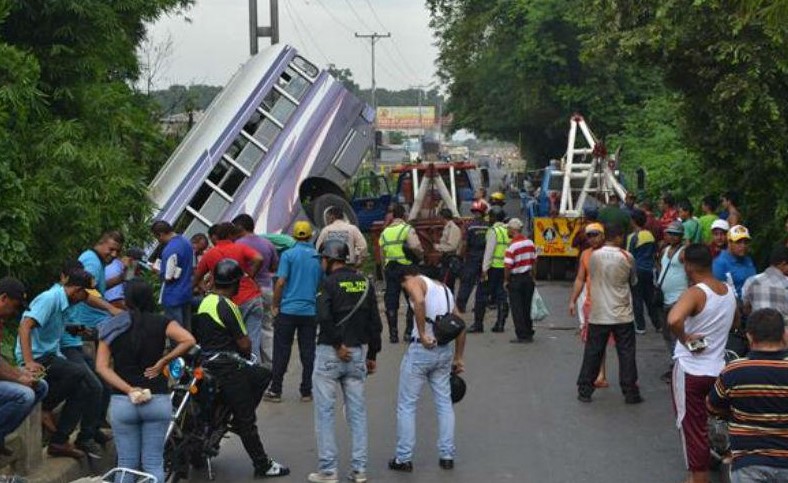 No solo fueron víctimas del accidente, también los robaron estando heridos en Tocuyito