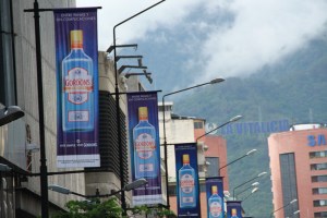 Rechazan vallas que promocionan bebidas alcohólicas en Chacao