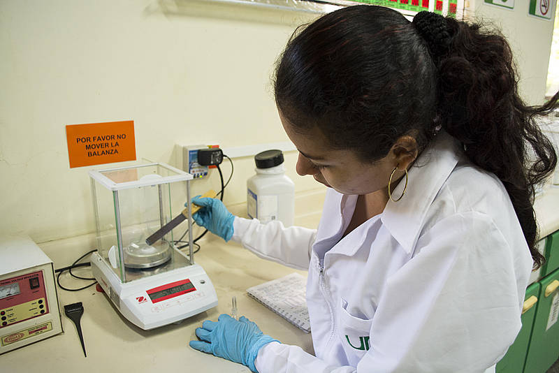 Cierre técnico de laboratorios clínicos en Margarita por falta de reactivos