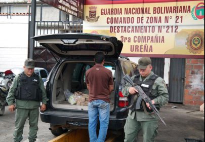 Intentó cruzar la frontera con un millón doscientos mil bolívares oculto en el vehículo