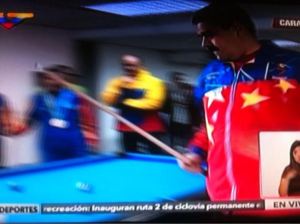 Venezuela en caos y Maduro juega pool (FOTO)