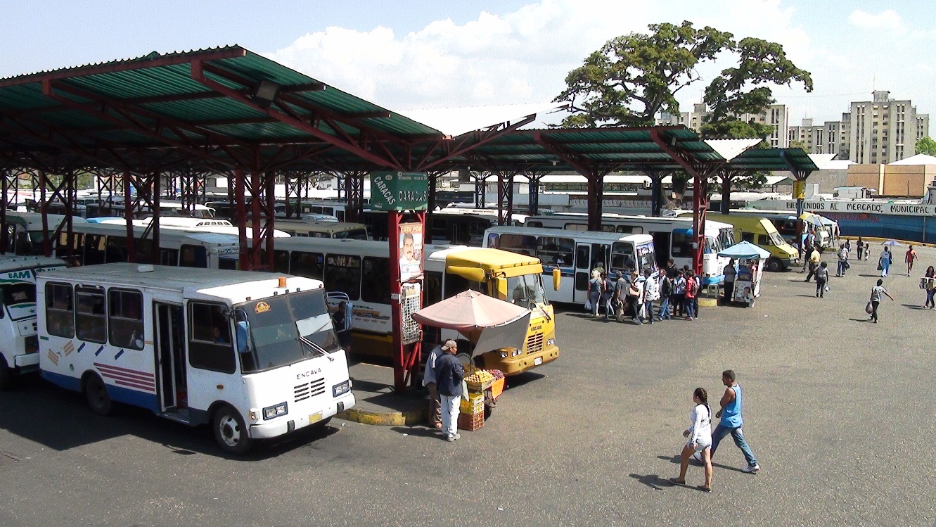 Bebé nació en baño público del terminal de pasajeros de Charallave