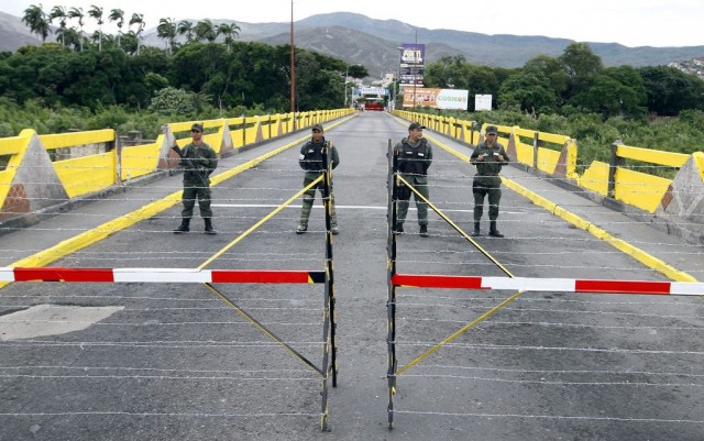 Gobierno advierte que no reabrirá la frontera hasta que no “se detenga el ataque”