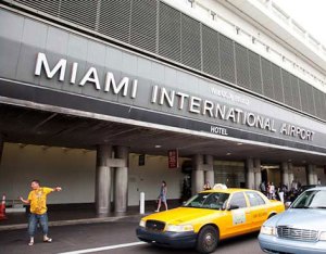 Hallan cocaína y heroína en envíos de flores en aeropuerto de Miami