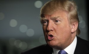 Trump reitera en Miami su propuesta de construir un muro en la frontera