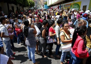 Así están las colas en los comercios de San Antonio del Táchira (Fotos)