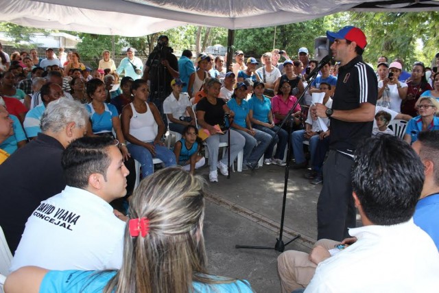 Capriles entregó obras de infraestructura y créditos productivos para más de 8 mil familias de Guarenas