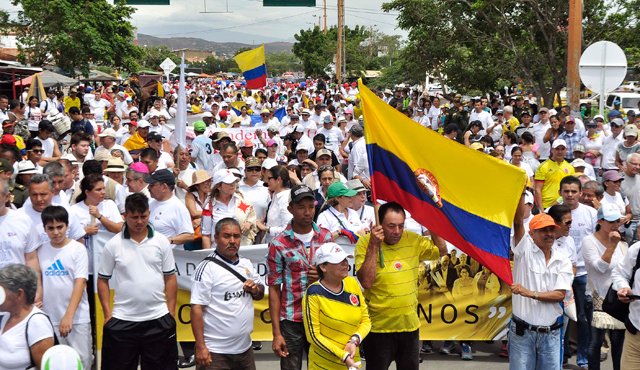 Colombianos marcharon hasta el Puente Simón Bolívar (Video)
