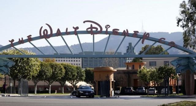 La puerta de entrada a The Walt Disney Co, fotografiada en Burbank, California, 5 de febrero de 2014. Walt Disney Co anunció que los clientes de los servicios de video de Amazon.com Inc y Microsoft Corp  tendrán acceso a su colección de películas en la nube desde el martes. REUTERS/Mario Anzuoni
