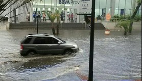 Se formó una mega laguna en Las Mercedes (Fotos)