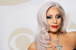 Lady Gaga enseña su tonificado cuerpo en este sexy hilito blanco (Foto)