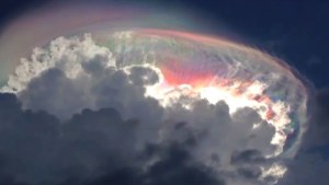 Misteriosa nube desconcierta a los costarricenses (Foto + video)