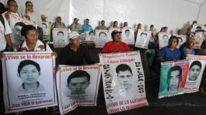 Padres de los 43 a Peña Nieto: ¿Dónde están nuestros hijos?