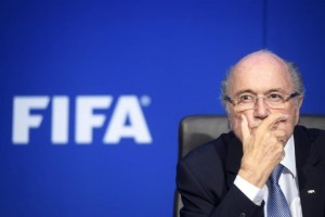 Blatter sometido a chequeos médicos por sufrir estrés
