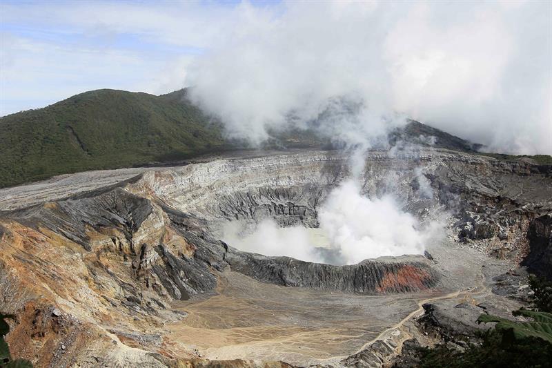 El Poás, un majestuoso volcán que maravilla a miles de turistas en Costa Rica