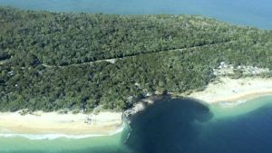 El misterioso agujero que se “traga” una playa en Australia (Video)