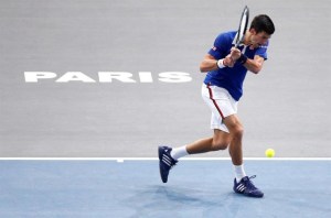 Djokovic avanza con autoridad a las semifinales del Masters de París