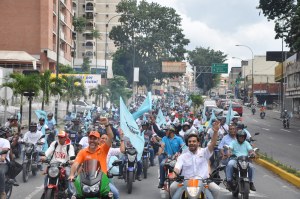 Si de motorizados se trata, así rodaron los de la MUD por Caracas (Video + fotos)
