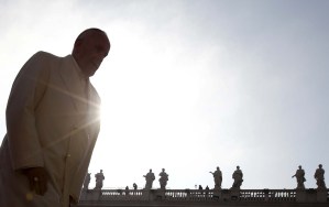 El Papa lamenta que familias no coman juntas o estén distraídas con el celular