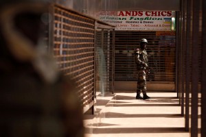 Alerta en Mali mientras sigue búsqueda de 3 sospechosos de ataque en Bamako