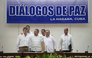 Gobierno de Colombia indulta a 30 guerrilleros de las Farc presos