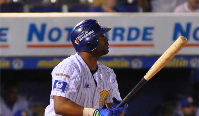 El grandeliga Alberto Callaspo abandona al Magallanes