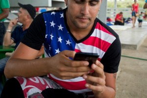 Redes sociales se volvieron indispensables para cubanos que emigran a EEUU