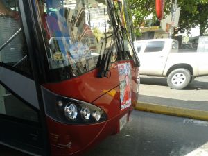 Corrupción galopante: Autobuses de Pdvsa lucen campantes su propaganda electoral chavista (FOTOS)