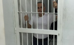 En Exclusiva: La foto de Manuel Rosales en su celda en el Sebin. Llama a votar masivamente