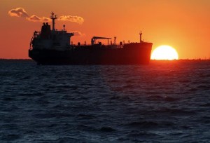 Piratas somalíes secuestran un barco petrolero de bandera de Sri Lanka