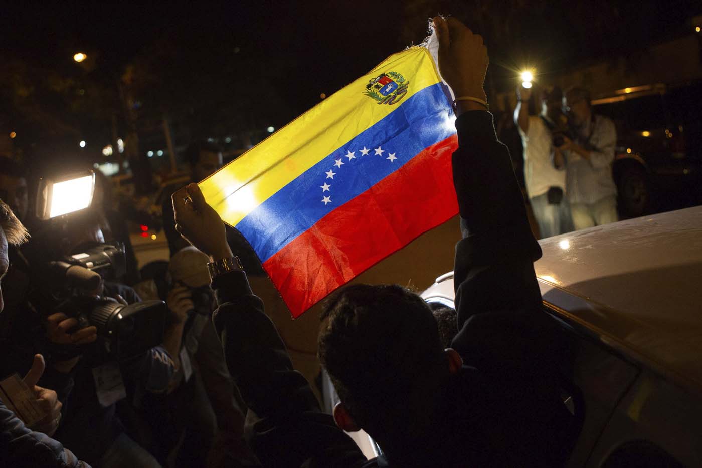 Oposición en Venezuela desafía el intento de golpe encubierto de Maduro