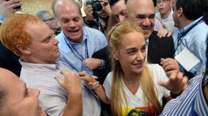 AFP: Contundente victoria de oposición venezolana con 99 de 167 diputados