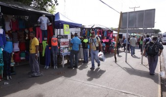 Buhoneros invaden las calles de El Tigre