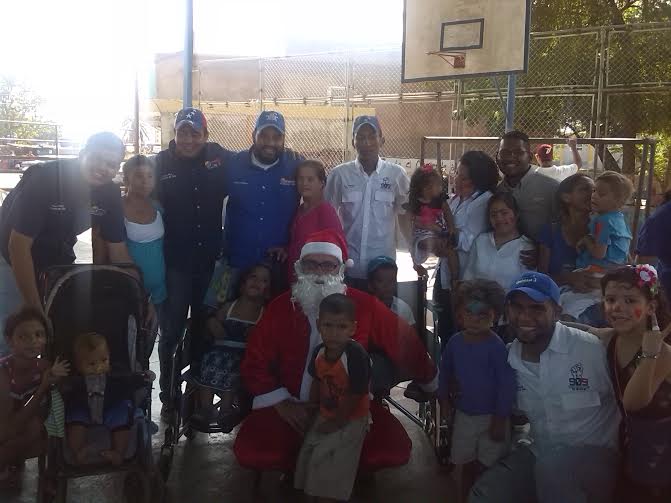 UNT Zulia realiza actividad navideña para niños de Francisco Eugenio Bustamante