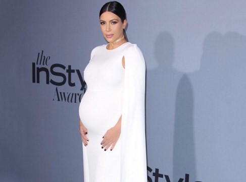 Kim Kardashian publicó la primera foto su hijo Saint