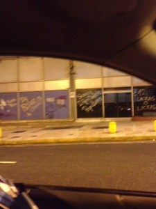 ¡Uy que miedo! Los “amorosos” grafitis que dejaron los chavistas por todo el centro de Caracas ante el #5E