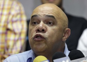 Chuo Torrealba: Mientras el país se cae a pedazos, Maduro invierte sus esfuerzos en la “guerra de los retratos”