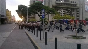 Cuerpos de seguridad custodian los alrededores de la Asamblea Nacional (Video)