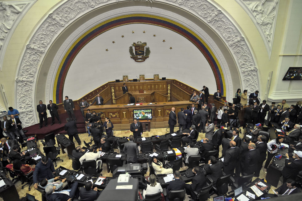 Se instala la nueva Asamblea Nacional bajo el control de la oposición