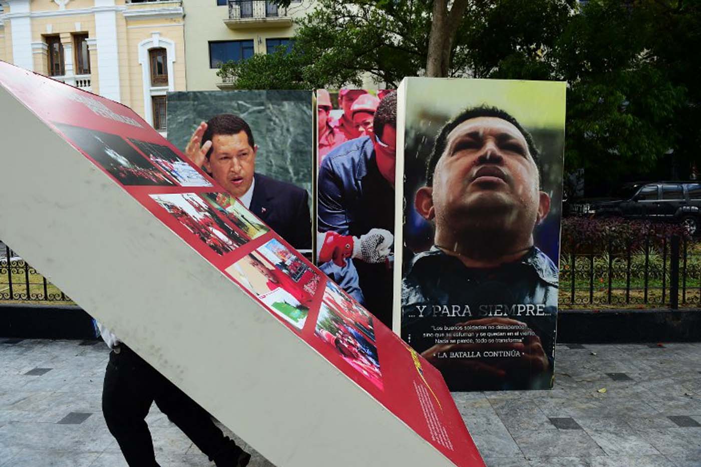 Maduro llama a la rebelión por la retirada de imágenes de Chávez en la Asamblea Nacional
