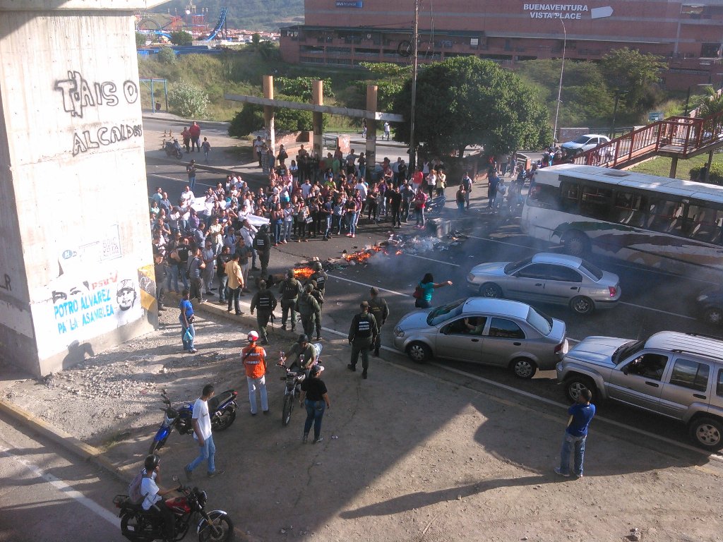 Protestaron contra la inseguridad en Guarenas cerca del CC Buenaventura