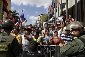 El Nuevo Herald: Revocatorio, jugada de alto riesgo para el chavismo y la oposición