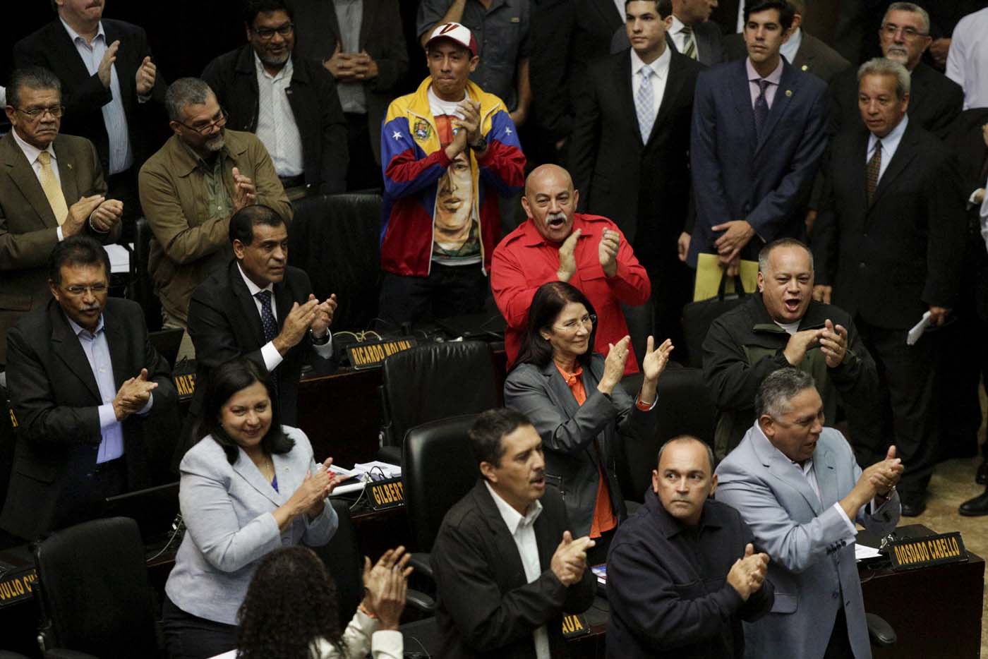 Así celebró la bancada del Gobierno la decisión de desincorporar a diputados de Amazonas (Foto)