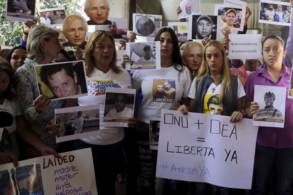 Familiares de presos políticos piden a la Defensoría del pueblo que se una a proyecto de Amnistía