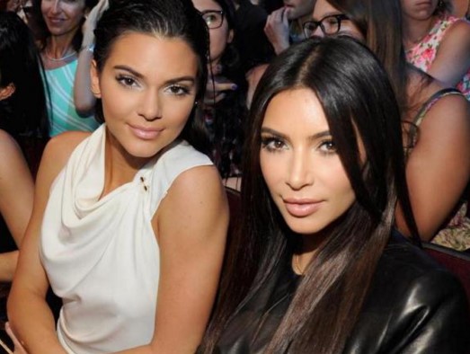 Kendall Jenner le confiesa a Kim Kardashian que está “embarazada” y esta fue su reacción (Video)