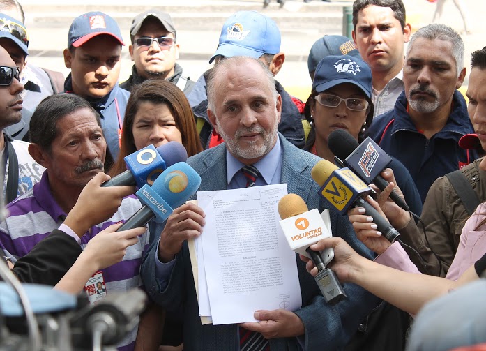 Ismael León: Darío Vivas debe responder al país por el “Guiso Rojo” en ANTV